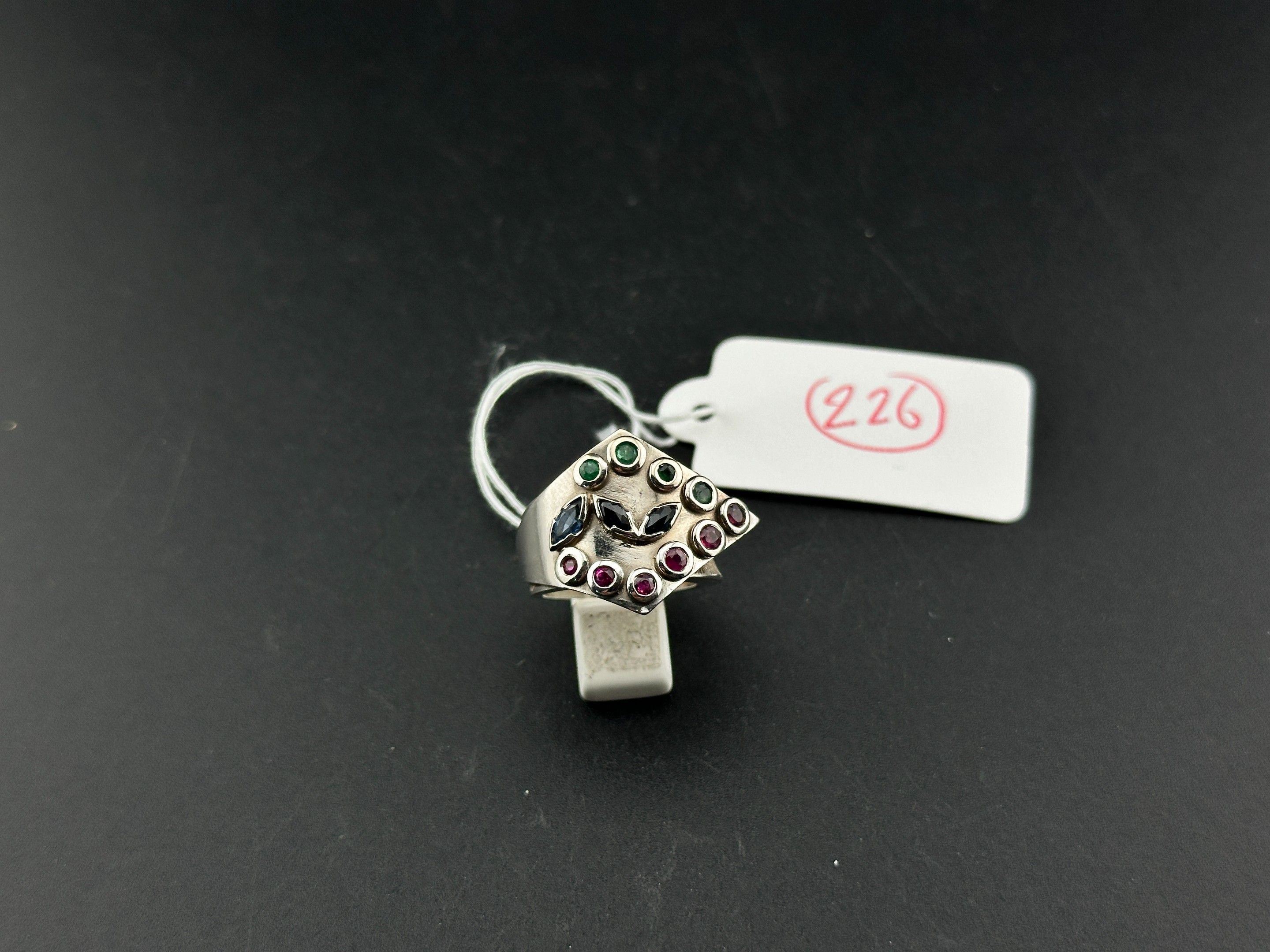 Bague de créateur par Closset bijoux à St-Etienne : bague fo…