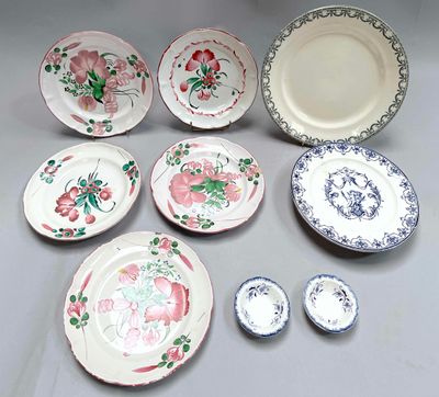 many plates and bowls that are sitting on a table