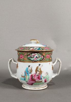 paire de théières en porcelaine chinoise avec leurs couvercles