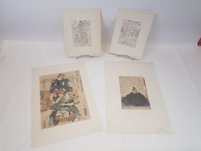 trois reproductions encadrées de peintures asiatiques sur un fond blanc