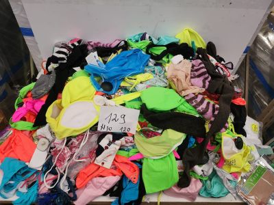 Lot de 120 maillots de bain , modèles et tailles assortis, a…