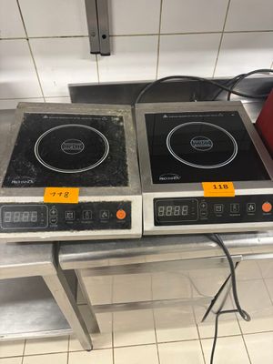 les deux feux de la cuisinière de la cuisine