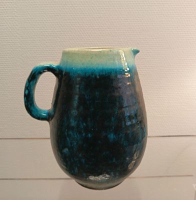 ACCOLAY Pichet en faïence émaillée blanc et turquoise