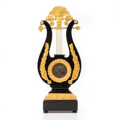 TRAVAIL FRANÇAIS DU XIXE Pendule lyre Restauration