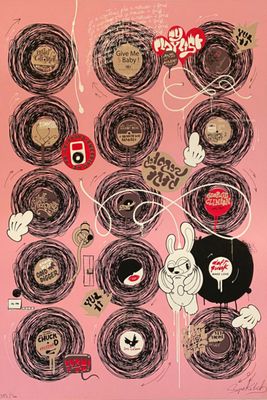 une affiche rose sur laquelle figurent tout un tas de personnages de dessins animés