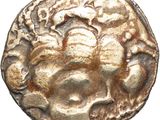 un gros plan d'une pièce de monnaie avec un visage dessus