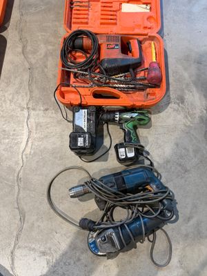 une boîte à outils qui contient tout un tas d'outils