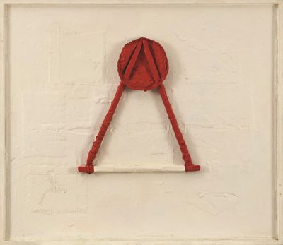 une photo d'un objet rouge sur un mur blanc