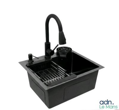 évier de cuisine noir avec robinet et distributeur de savon