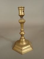 Lot de 4 bougeoirs en laiton, deux dans le style Restauratio… (photo 5)