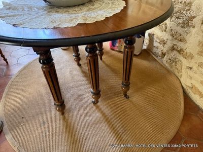 Table NIII style Louis Philippe en noyer piètement parapluie…