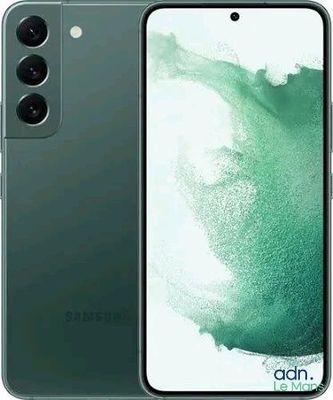un gros plan sur l'arrière d'un iPhone 11 vert