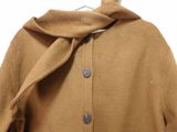a picture of a coat with a collar and buttons