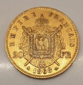 une pièce d'or surmontée d'une couronne