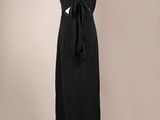 une robe noire sur un mannequin mannequin mannequin mannequin mannequin mann