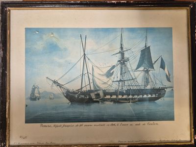 tableau représentant un bateau sur un plan d'eau, avec d'autres bateaux en arrière-plan