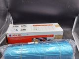 deux rouleaux de tissu bleu posés l'un sur l'autre