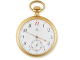 une image d'une montre de poche en gros plan sur fond blanc