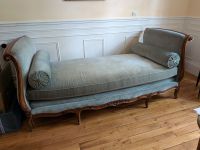 Banquette en bois naturel mouluré de coquilles et fleurettes… (photo 2)
