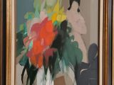 un tableau représentant une femme tenant un bouquet de fleurs