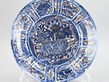an image of a blue and white plate with a coat of arms on it