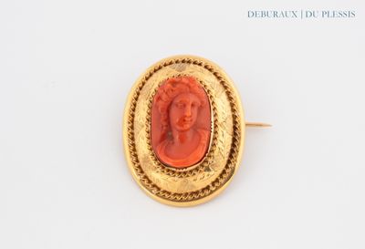 an image of a picture of a woman ' s face in a gold broocher