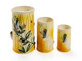 trois vases décorés d'abeilles peintes