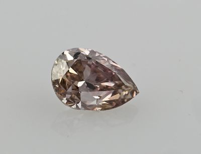 Diamant taille brillant poire de 0,46 carat.