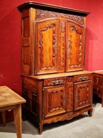 Buffet deux corps en merisier à corps supérieur en retrait, … (photo 5)