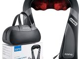 l'arrière d'un appareil de massage pour la nuque, muni d'un sac et d'une télécommande