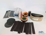 tout un ensemble d'outils posés sur une table