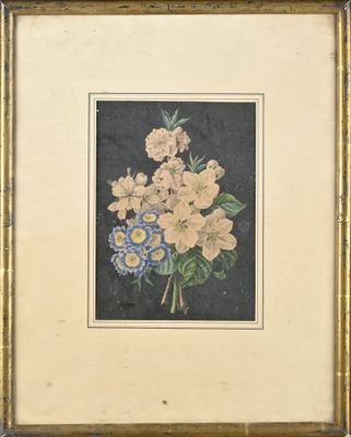 tableau représentant un bouquet de fleurs dans un cadre doré sur fond noir