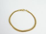 un bracelet à chaîne en or avec un fermoir sur fond blanc