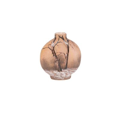 une image représentant un petit vase orné d'un arbre