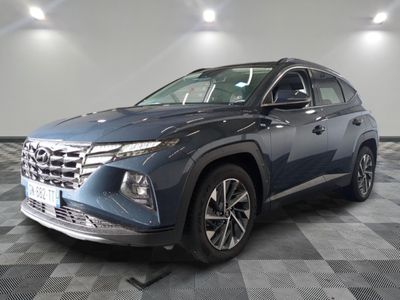 La nouvelle Toyota Highland 2020 est exposée dans un showroom au sol à carreaux.
