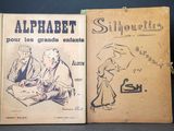 un vieux livre sur lequel figure l'image d'un homme assis sur une chaise, à côté d'un autre vieux livre sur lequel figure l'image d'un homme assis sur une chaise