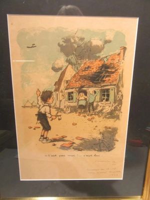 une photo d'une photo représentant un homme et un chien devant une maison