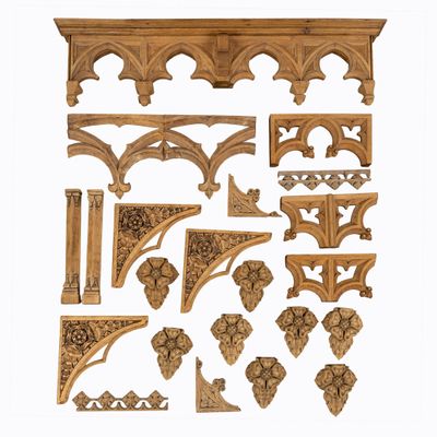 de nombreuses pièces de bois exposées ensemble