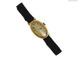 une image d'une montre-bracelet sur fond blanc