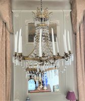 GRAND LUSTRE à douze bras de lumière en bronze ciselé et ajo…