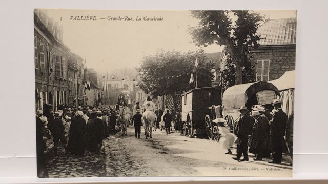 Vallière : Grande-Rue. La Cavalcade (Guillaumin 3). N’a pas voyag...
