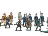 tout un tas de figurines alignées en rang