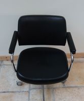 Fauteuil de bureau pivotant en métal chromé reposant sur qua… (photo 5)