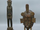 paire de statues africaines en bois sculpté représentant un homme et une femme