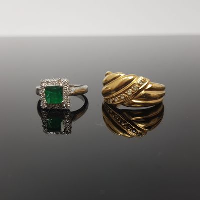deux bagues en or serties d'émeraudes et de diamants