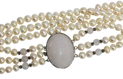 COLLIER trois rangs de perles de culture baroque, agrémenté …