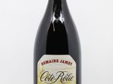 l'image d'une bouteille de vin posée sur une table