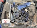 une boîte avec un tas d'outils à l'intérieur