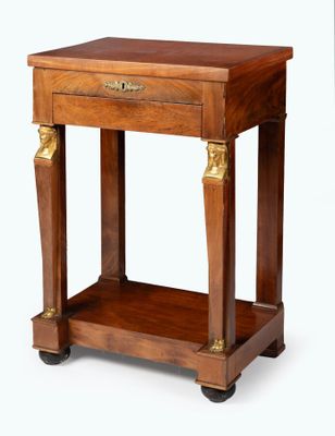 TRAVAILLEUSE en placage d'acajou flammé, plateau ouvrant en partie sup - Photo 1