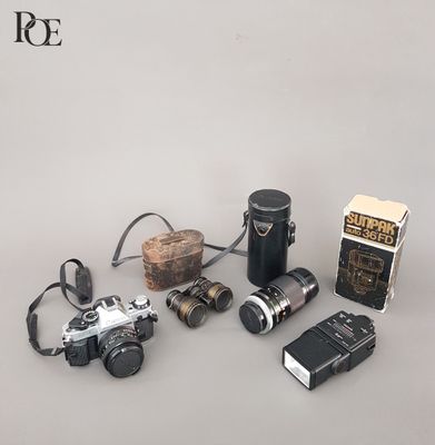 de nombreux types d'appareils photo sur la table